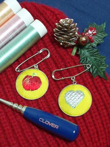 眞由三さんと 『カフェde日本刺繍―カブトピンを作る―』 眞由三さんと 『カフェde日本刺繍―カブトピンを作る―』