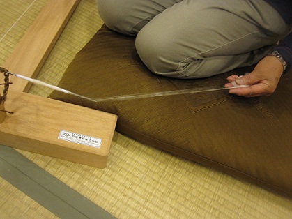 体験コーナー「かんたん糸つむぎ」 体験コーナー「かんたん糸つむぎ」