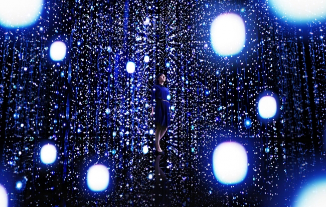 teamLab Exhibition, Walk Through the Crystal Universe teamLab Exhibition, Walk Through the Crystal Universe