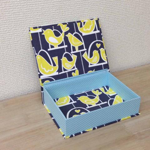 happinessbox みほこさんと 「カルトナージュWS ブック型の箱 」をつくる happinessbox みほこさんと 「カルトナージュWS ブック型の箱 」をつくる
