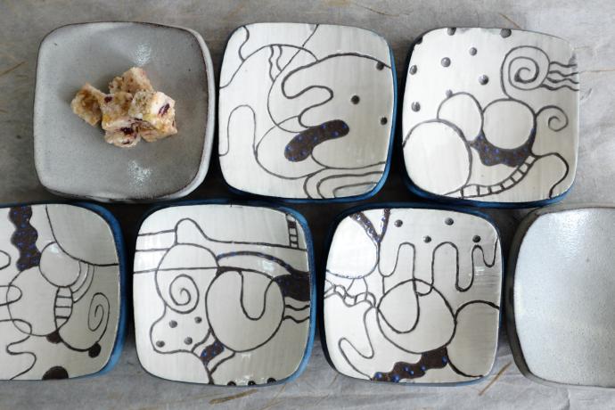 おでかけワークショップ 「掻き落としで模様を描こう〜陶器の豆皿づくり〜」 〈2回連続講座〉 おでかけワークショップ 「掻き落としで模様を描こう〜陶器の豆皿づくり〜」 〈2回連続講座〉