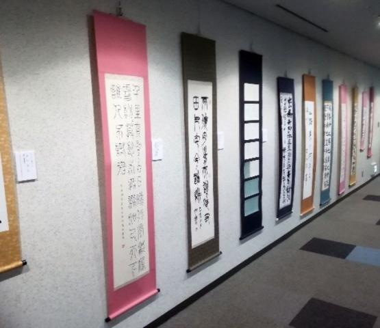 アートウォール・シビック「文の京（ふみのみやこ）跡見学園女子大学書道展」緊急展示「コロナ禍の終息を願う書」